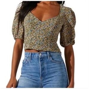 NWT ASTR the Label Olive Lilac Ditsy Floral Bubble Sleeve Crop Top Medium